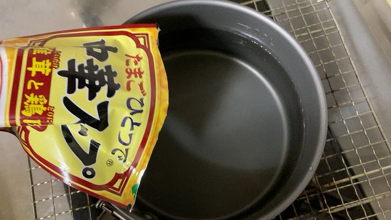 鍋に水＆スープの素２