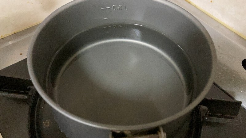 鍋に水