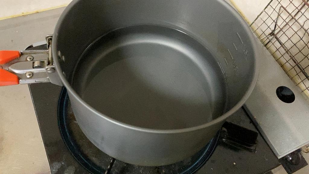 鍋に水