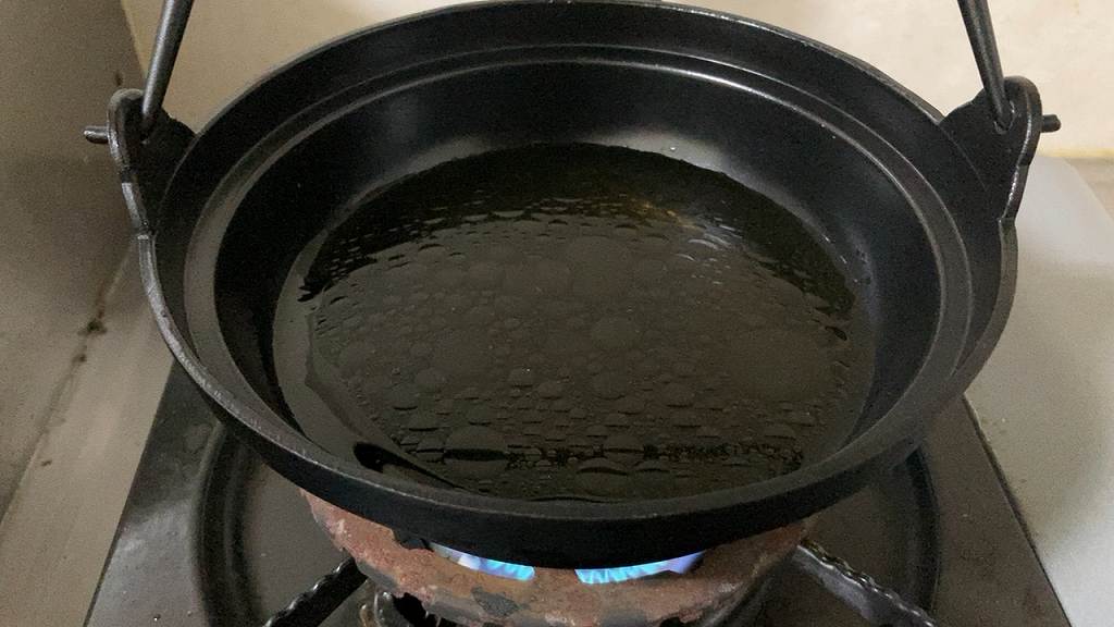 鍋を沸かす」