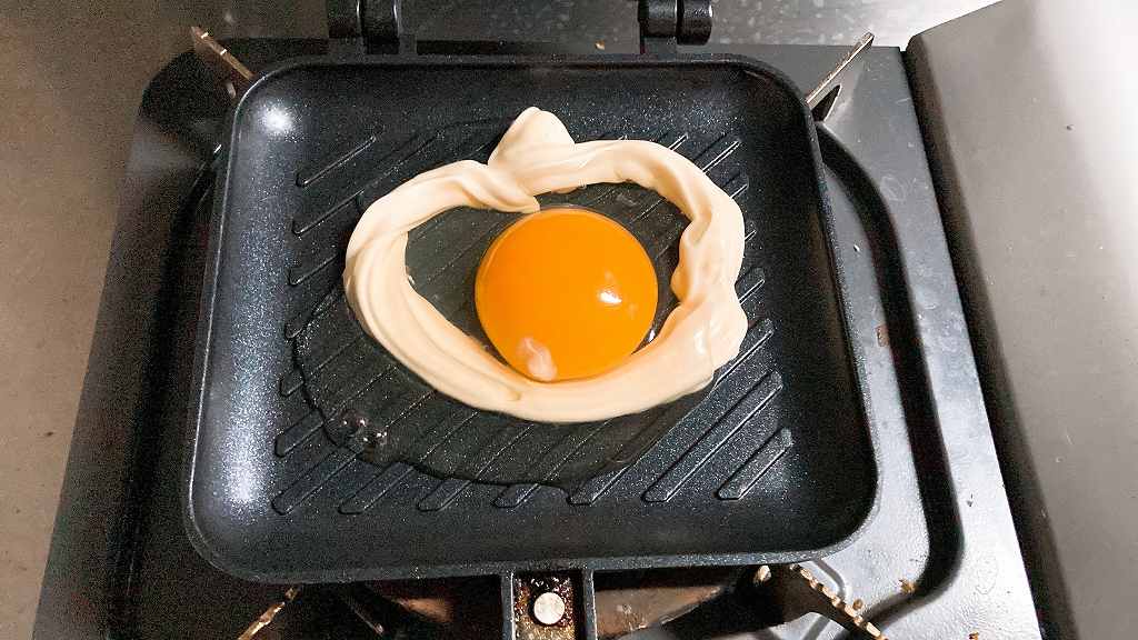 目玉焼きを作る