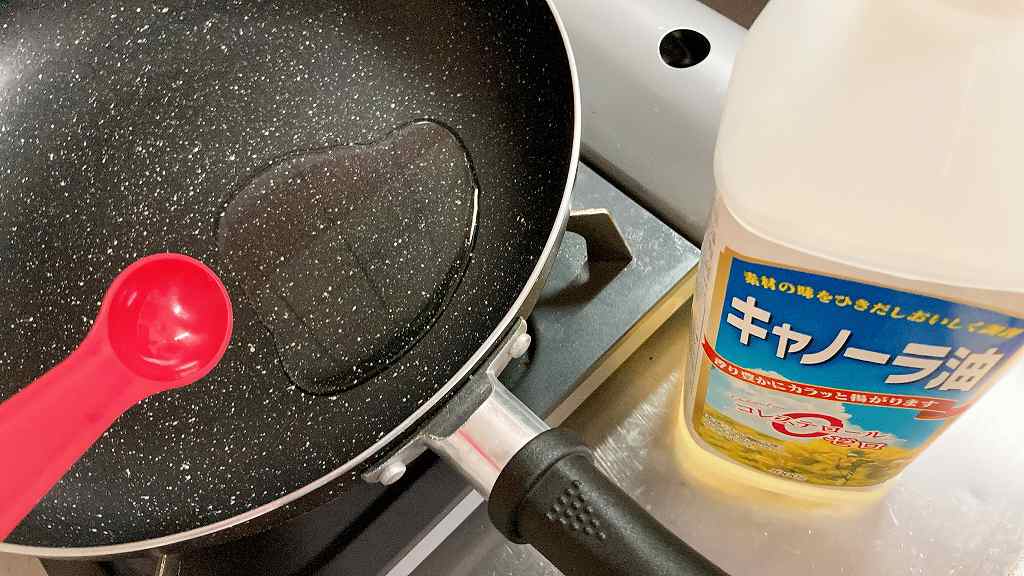 フライパンに油