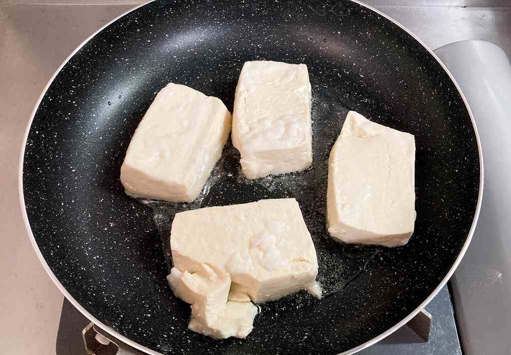 豆腐を炒める1