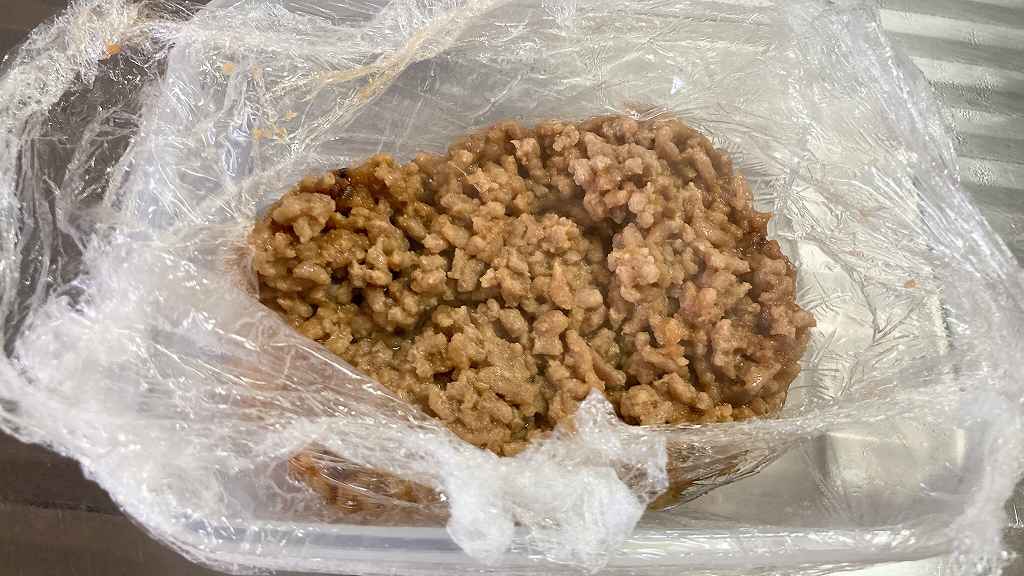 肉味噌を掛ける