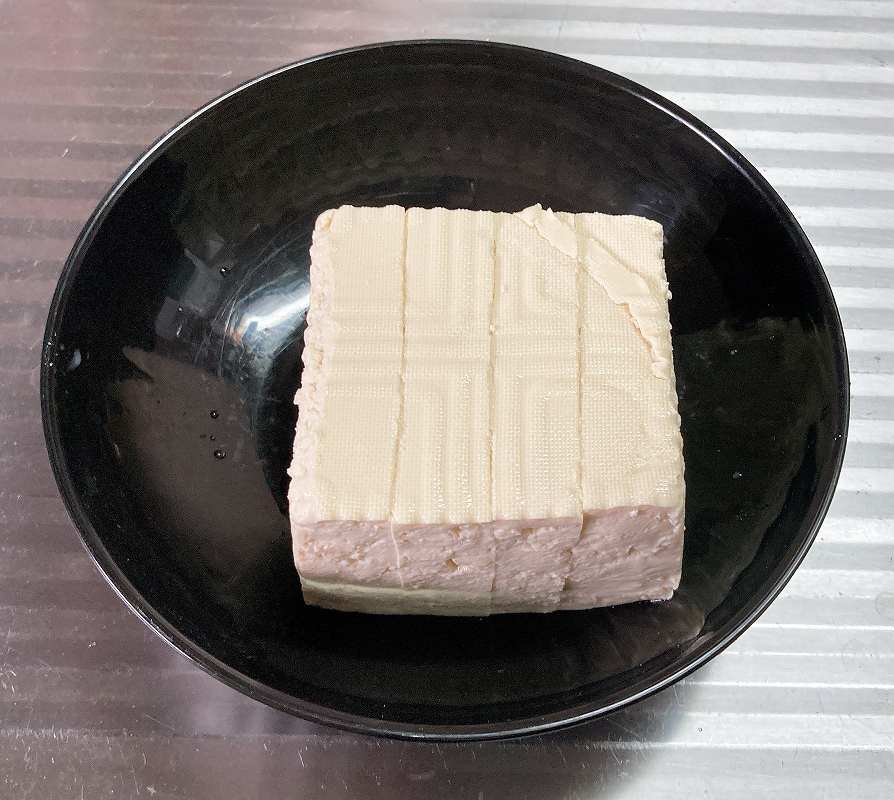 豆腐を耐熱皿に