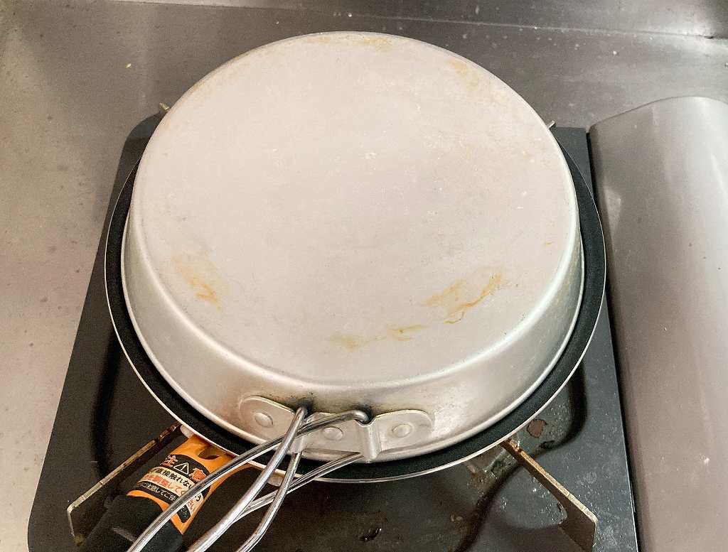 蓋をして炒める