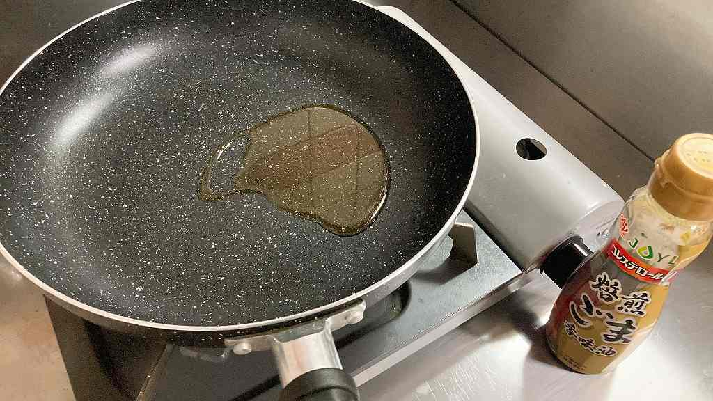 ごま油をひく