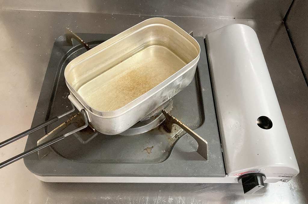 メスティンにサラダ油