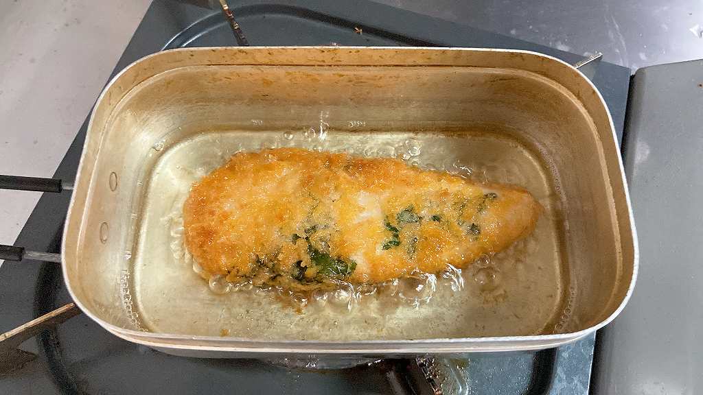 ササミしそカツを揚げる2