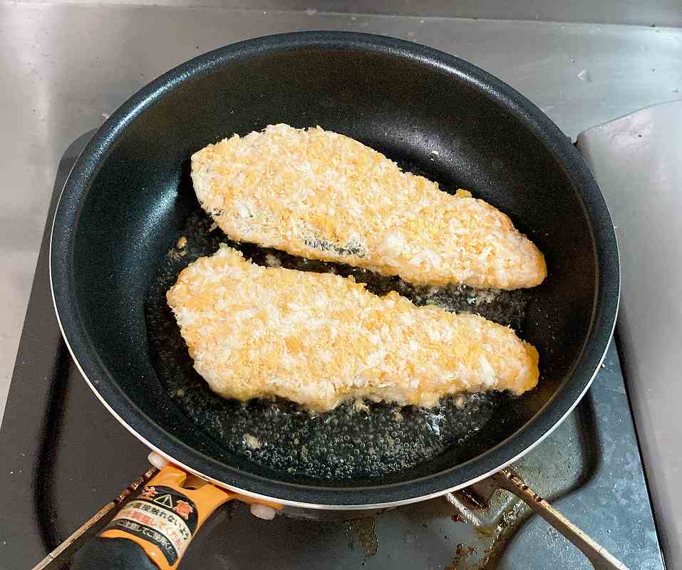 ササミしそカツを揚げる2