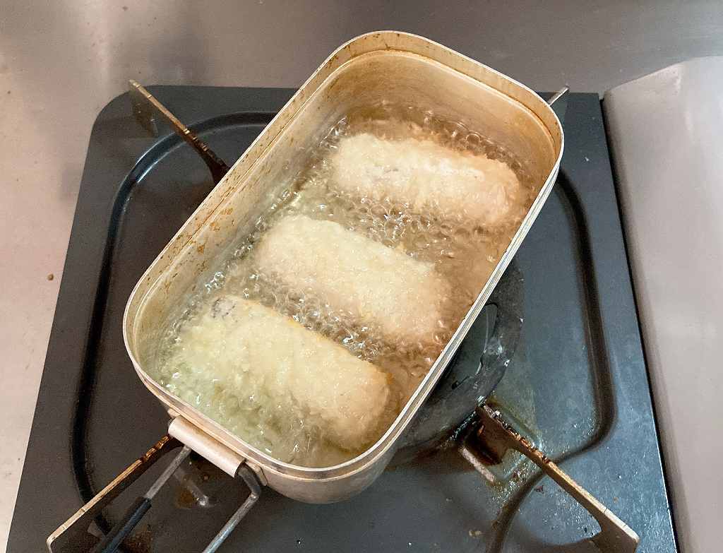油で揚げる