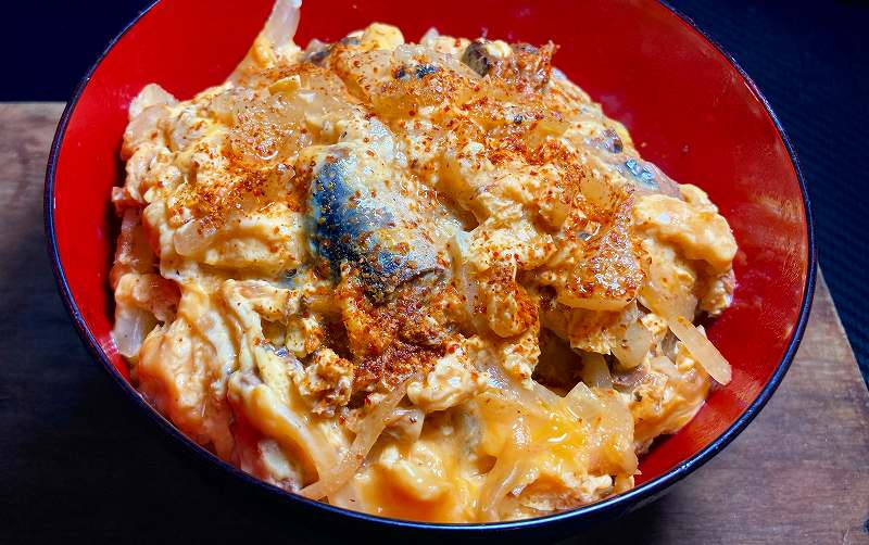 実食２、いわし味噌煮の卵とじ丼アイキャッチ