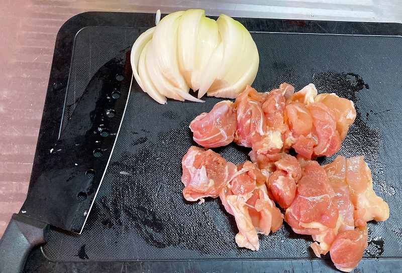 具材をカット