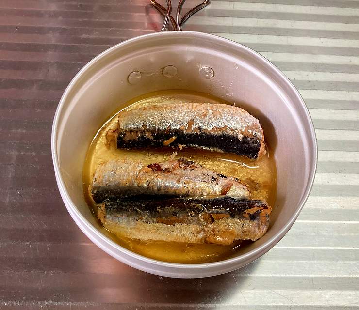 サーディン缶を鍋に