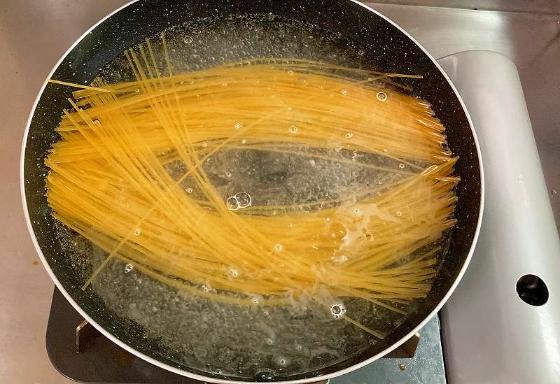 パスタ茹でる