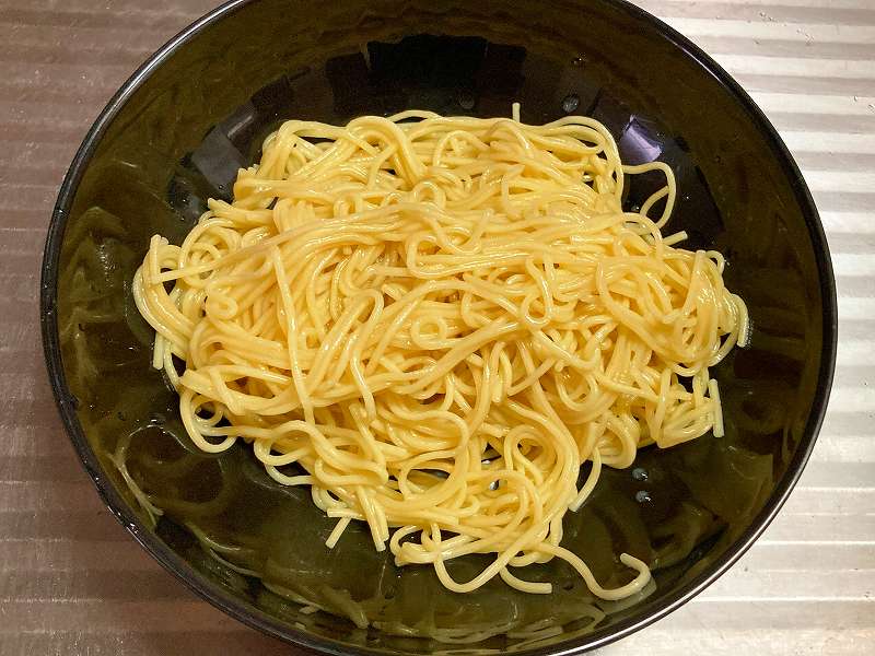 器に麺