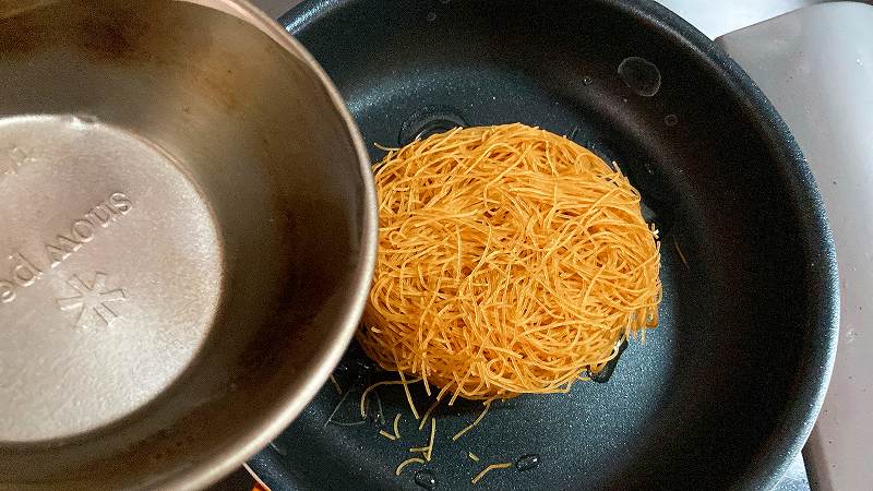 麺に水