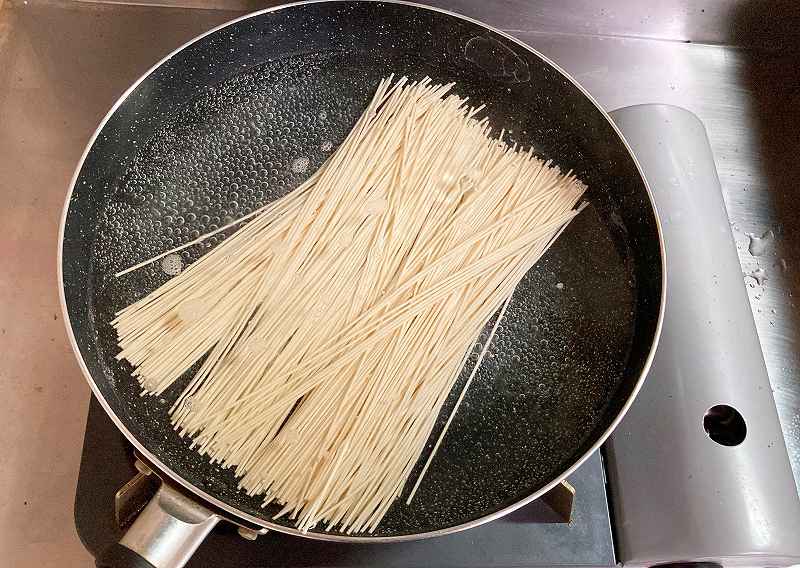 素麺を茹でる1