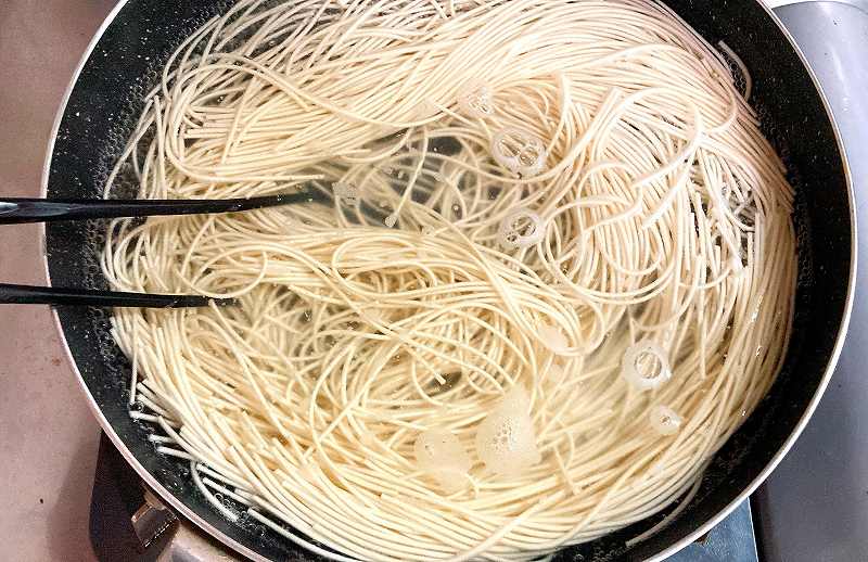 素麺を茹でる2