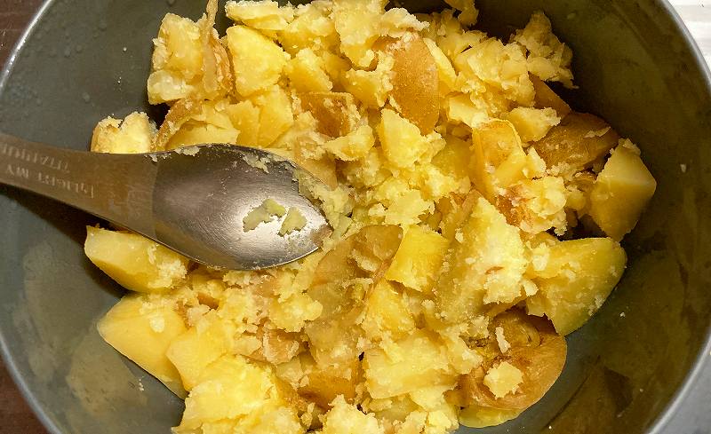 スプーンでつぶす