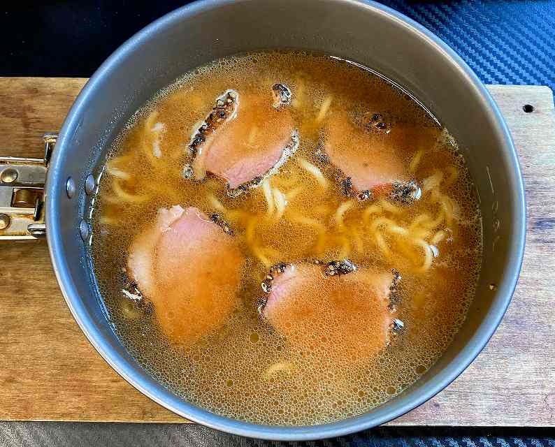 ラーメンに投入