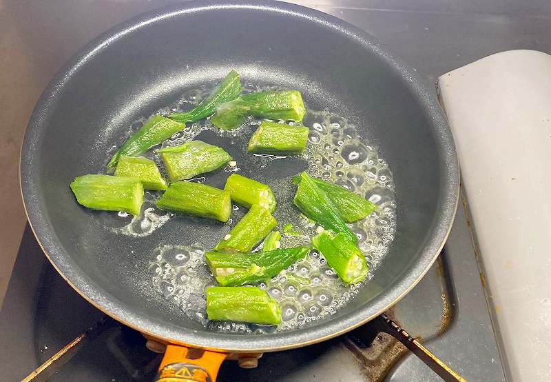 冷凍オクラ炒め