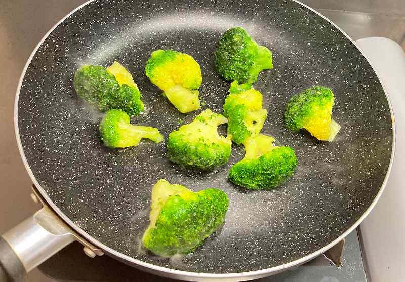 ブロッコリーを炒める