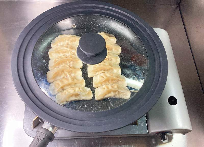 蓋をして炒める