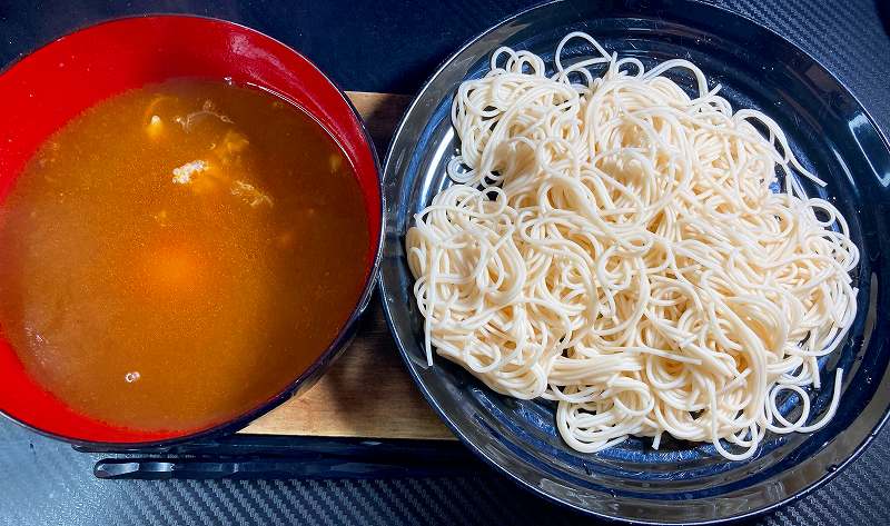 実食1、めんつゆとカレーのつけめんアイキャッチ