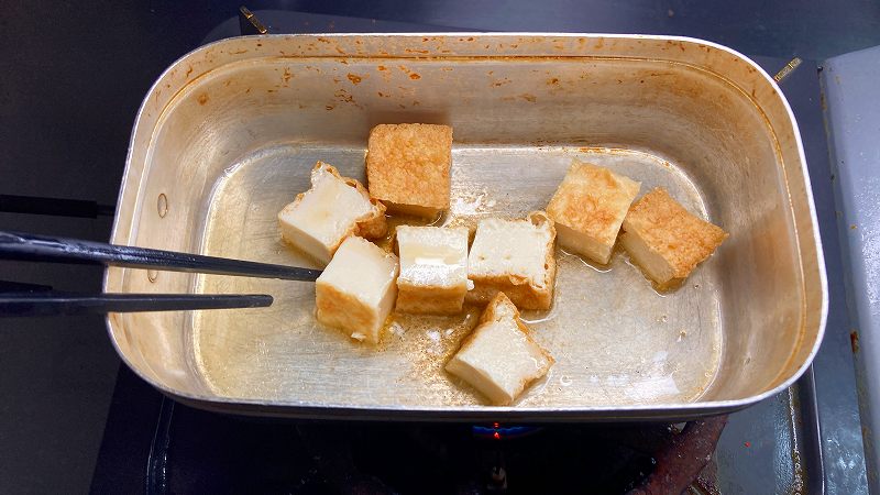 厚揚げを炒める