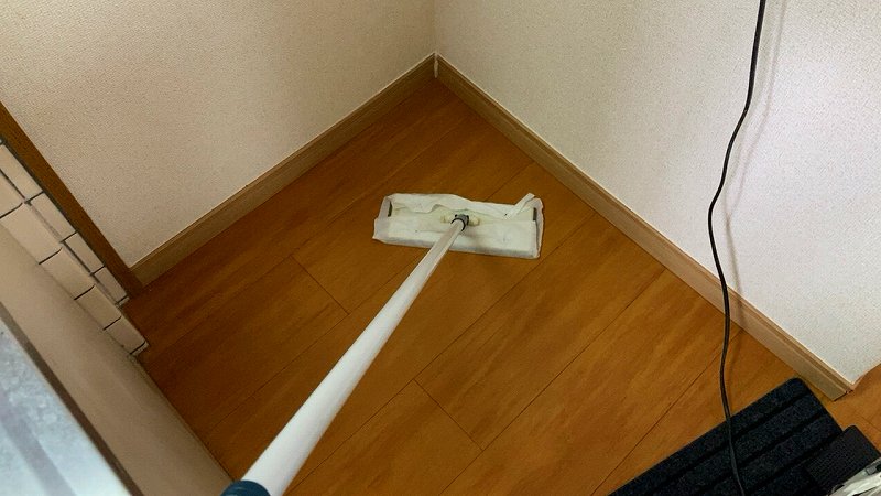 床を掃除