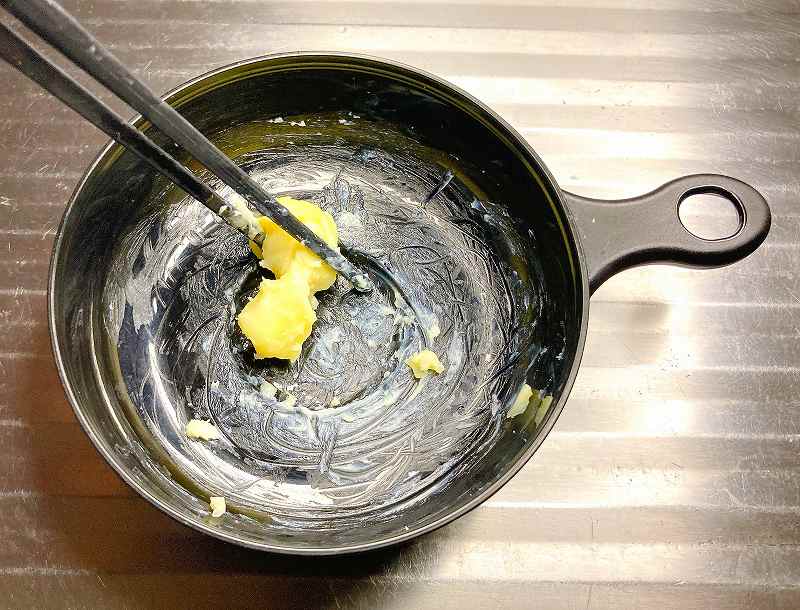 バターを塗り付ける