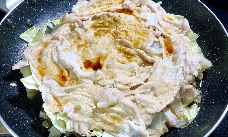 実食2、豚ロースとキャベ玉の蒸し炒めアイキャッチ