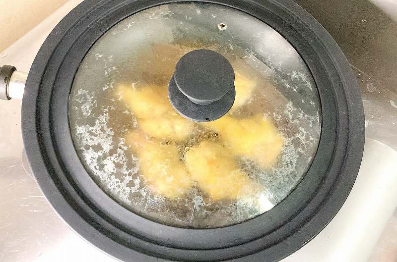 蓋をして煮込む