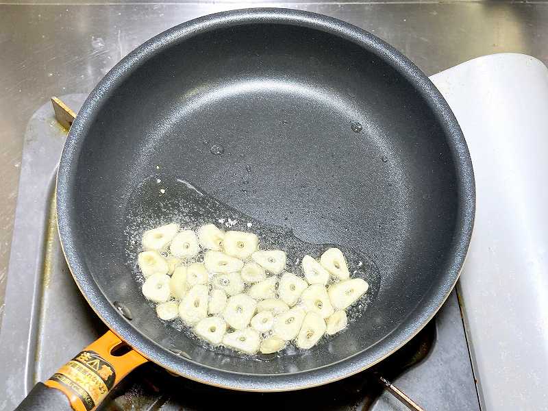 にんにく炒める