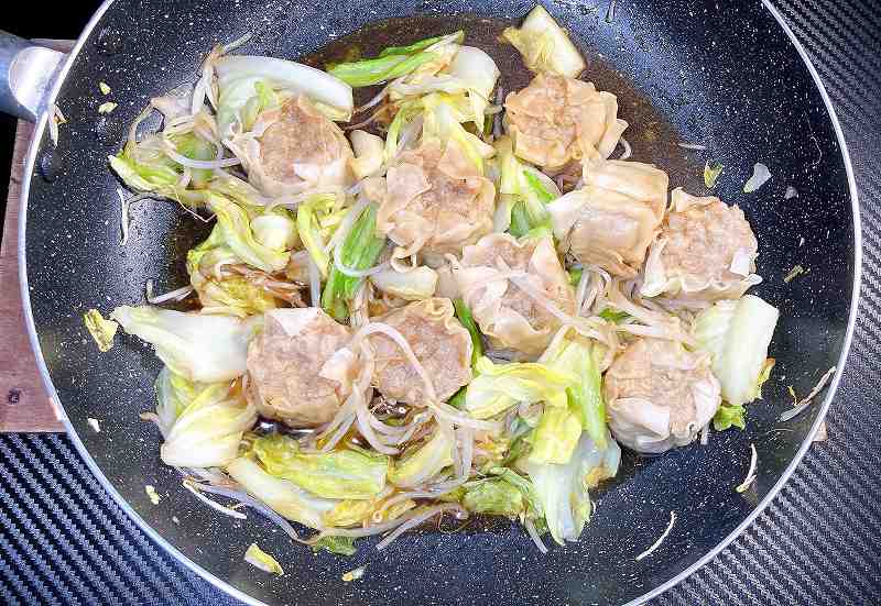 実食１、焼売と野菜の中華炒め胃キャッチ