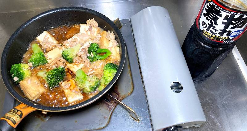 煮込む