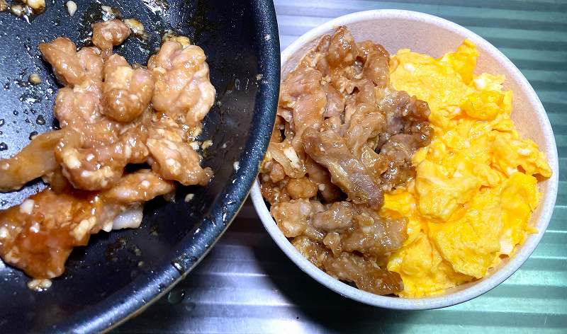 具材をご飯にオン