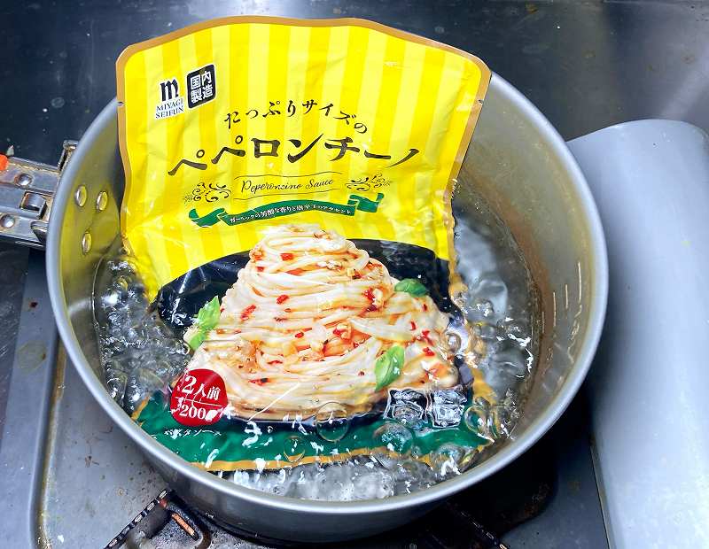 パスタソースを温める