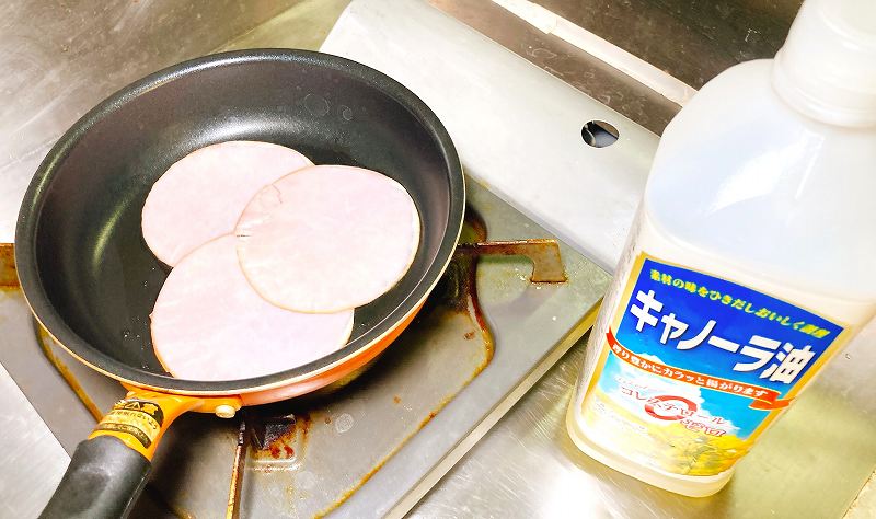 ロースハムを炒める