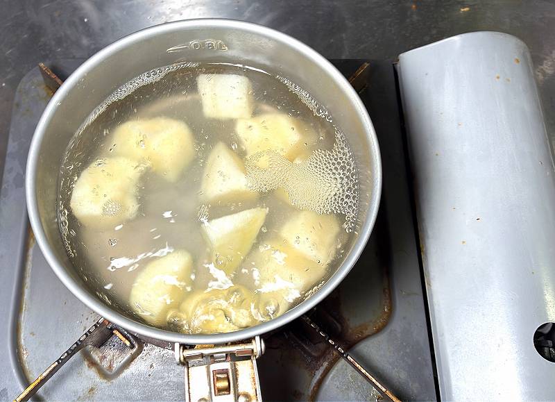 冷凍ポテトを煮る